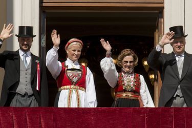 Royal Blog - Fête nationale en costume pour la famille de Norvège