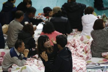 La détresse des proches - Naufrage d'un ferry en Corée du Sud