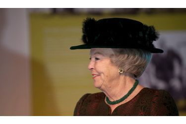 Par  sa visite, la reine Beatrix rend hommage à Philips, entreprise présente partout dans le monde qui est la fierté du capitalisme néerlandais.