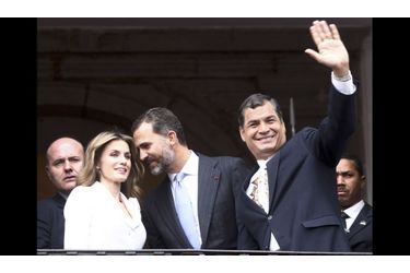 Letizia et Felipe au balcon avec le président équatorien Rafael Correa