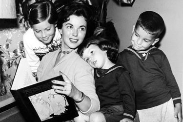Shirley Temple et ses enfants en 1958