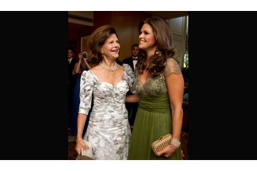 La mère et la fille, la princesse Madeleine, se sont rejointes jeudi soir au gala de bienfaisance au profit de la &quot;Mentor Foundation&quot;.