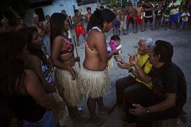 Le vieux chef de la tribu, Biboy, s'est rendu à Brasilia pour demander au gouvernement brésilien de mettre fin à l'exploitation de mines d'or illégales sur leur territoire. 