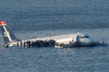 Captain Sully et les survivants trinquent au Miracle de l'Hudson - Il a posé son avion sur le fleuve new-yorkais