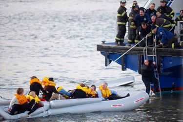 Captain Sully et les survivants trinquent au Miracle de l'Hudson - Il a posé son avion sur le fleuve new-yorkais