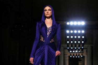 Versace inaugure la Fashion Week en beauté - Haute Couture à Paris