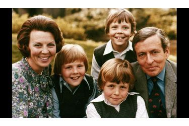 Avec son époux et leurs enfants, dans les années 1970