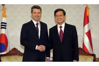 Frederik et le premier ministre Kim Hwang-Sik