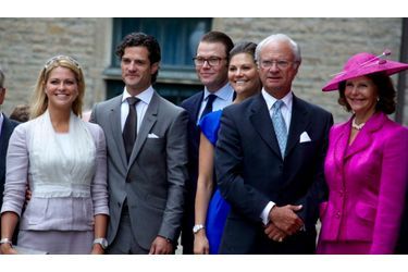 <br />
Le roi Carl XVI Gustaf, la reine Silvia, les princesses Victoria et Madeleine célèbrent le 200ème anniversaire de la dynastie des Bernadotte. 