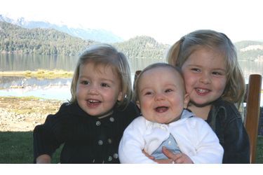 Leur trois fillettes, en 2008