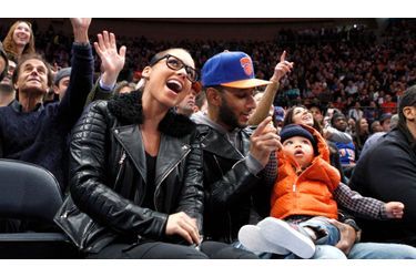 La chanteuse Alicia Keys et son mari Swizz Beatz ont emmené leur fils Egypt pour voir le match opposant les Knicks de New York aux Celtics de Boston, à New York.