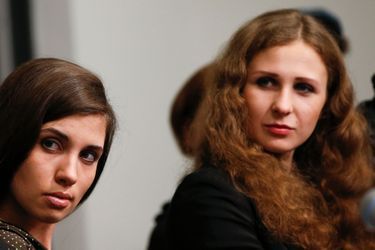 Nadezhda Tolokonnikova et Maria Alyokhina en conférence de presse