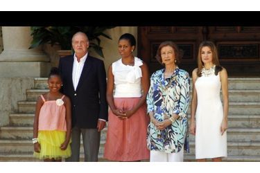 De g. à dr.: Sasha Obama, le Roi Juan-Carlos, Michelle Obama, la Reine Sofia, la Princesse Letizia.