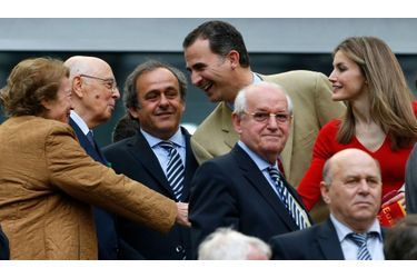 Avec le président italien, Giorgio Napolitano, son épouse Clio Maria Bittoni et le président de l'UEFA, Michel Platini.