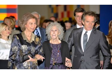 La reine d&#039;Espagne et la duchesse d&#039;Albe, accompagnée de son mari Alfonso, se sont rendues à l&#039;exposition &quot;Legs de la Maison d&#039;Albe&quot; regroupant quelques unes des œuvres appartenant à l’impressionnant patrimoine de l’excentrique Cayetana, au palais Cibeles de Madrid.