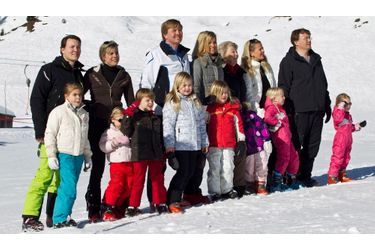 La famille royale des Pays-Bas l&#039;année dernière à Lech, leur station de ski préférée, où le drame s&#039;est déroulé. Le prince Johan Friso est tout à droite.