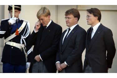 Willem-Alexander avec ses frères, aux funérailles de leur père en 2002