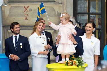 Suède - Estelle, adorable pour honorer son grand-père 