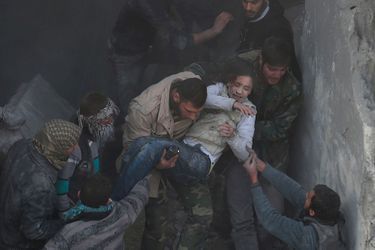 Au milieu du chaos, un miracle - Frappe aérienne en Syrie