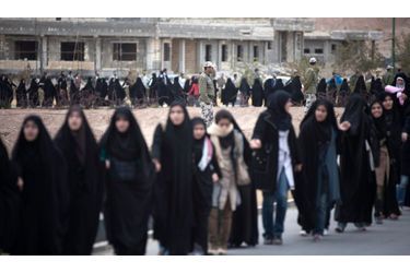 Ces étudiants iraniens forment une chaîne humaine autour de l&#039;installation de conversion d&#039;uranium (ICU)