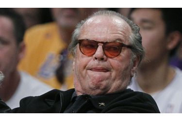 Le comédien Jack Nicholson, captivé par un match de son équipe de basket favorite, les Los Angeles Lakers, qui affrontaient dimanche soir les Boston Celtics.