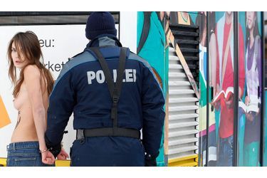 La police suisse est rapidement intervenue pour arrêter les militantes de Femen.
