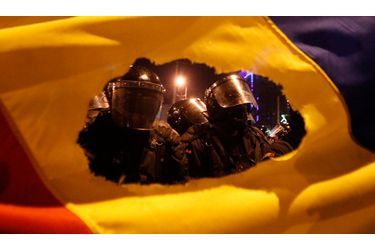 Le peuple roumain ne décolère pas après l'annonce d'un nouveau plan d'austérité gouvernementale. Les forces de l'ordre sont intervenus à proximité de l'université de Bucarest pour éviter les débordements.