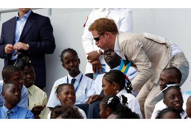 Dans les tribunes, lors d'une rencontre avec les jeunes de Nassau, au Bahamas.