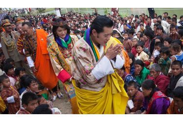 Le mariage s&#039;est déroulé suivant la tradition bouddhiste dans une lamaserie du 17e siècle, de la vallée de Punakha.