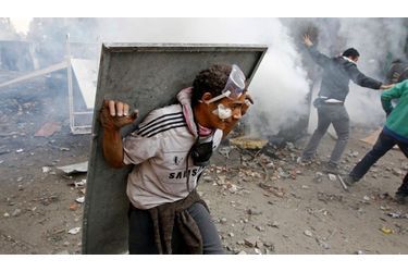 Depuis cinq jours, le peuple égyptien manifeste sa colère dans les rues du Caire. Le photographe de l&#039;agence Reuters Goran Tomasevic est sur place avec les indignés de la place Tahrir, où une nouvelle manifestation s&#039;est tenue mercredi, toujours suivie de violence.