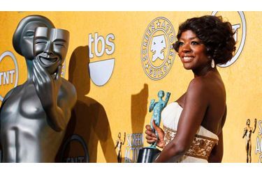 "La Couleur des sentiments" a été le grand gagnant de la 18e édition des Screen Actors Guild Awards, remportant le prix du Meilleur ensemble d'acteurs aux dépens de "The Artist", qui partait grand favori, mais aussi celui de Meilleure actrice pour Viola Davis. Jean Dujardin a toutefois remporté le prix du Meilleur acteur.
