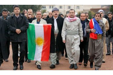 Une délégation kurde avait fait le déplacement, afin de célébrer l&#039;engagement de Danielle Mitterrand auprès des minorités.