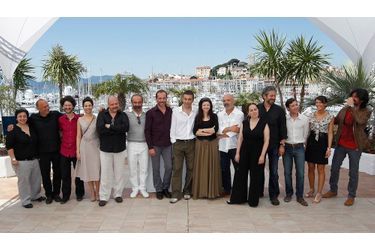 L&#039;équipe du film &quot;Bir Zamanlar Anadolu&#039;da&quot;, avec son réalisateur, Nuri Bilge Ceylan au centre, entouré de tous ses acteurs.