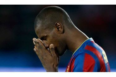 Une information aussi inquiétante que soudaine. Mardi soir, le site officiel du FC Barcelone a annoncé qu&#039;Eric Abidal, le Français du Barça, a une tumeur au foie dont il va se faire opérer vendredi.