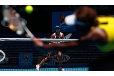 Open d’Australie 2010. Li Na enchaîne les victoires. Allant jusqu’à battre la quatrième mondiale Caroline Wozniacki ainsi que Venus William en quart de finale. 