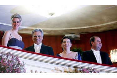 Le chancelier autrichien Werner Faymann était accompagné de sa femme Martina (le couple de gauche). La loge était complétée par le vice-chancelier et son épouse, Josef et Gabi Proell.