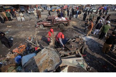 Un attentat a tué 26 personnes et blessé plus de 60 autres mardi matin dans le nord-ouest du Pakistan, bastion de la rébellion des talibans, ont annoncé des responsables locaux de la sécurité. L'explosion a eu lieu sur un marché de Jamrud, l'une des principales villes du district tribal de Khyber, frontalier de l'Afghanistan, ont précisé ces sources.