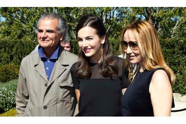 Frida Giannini (à droite, entourée de l&#039;actrice Camilla Belle et du photographe français de mode Patrick Demarchelier), a reçu un prix pour avoir été à l&#039;origine de la création de la ligne dont les fonds seront reversés à l&#039;Unicef.