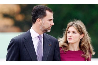 Le Prince Felipe d&#039;Espagne et sa princesse Letizia ont déposé une gerbe de fleurs dans le square des héros de la nation, au Péru. Le couple est en visite officielle pour trois jours dans le pays. 