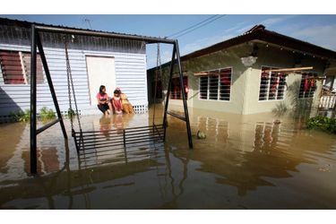 Le village de Kubang Senduk, au sud de la Malaisie. Les fortes pluies qui ont touché la région de Johor ont provoqué d’importantes inondations, tuant au moins quatre personnes selon le dernier bilan communiqué par les autorités locales.