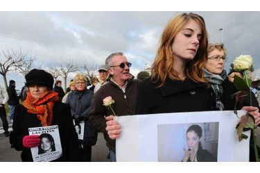 Sans mot devant l’horreur. Environ 200 personnes ont participé lundi après-midi à une marche silencieuse organisée à Saint-Brévin-les-Pins, six jours après la disparition de la jeune femme.