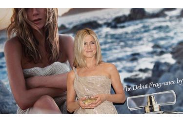 L&#039;actrice Jennifer Aniston présente son parfum éponyme lors d&#039;un photo-call promotionnel à Mexico.