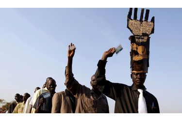 Depuis hier, un referendum historique a lieu au Soudan. Les électeurs doivent décider de l’unité du pays ou d’une sécession du Sud Soudan. Le vote dure une semaine et le résultat, probablement en faveur de deux pays séparés, sera connu à la mi-février.