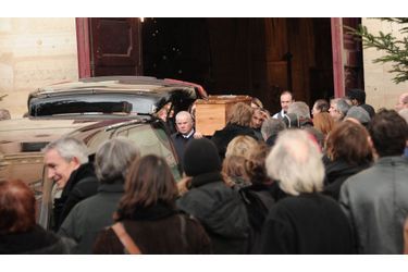 Les funérailles de l'acteur Bernard-Pierre Donnadieu se sont déroulés hier, en l'église Saint Jean-Baptiste, à Sceaux. De nombreux amis du comédien du Retour de Martin Guerre, mais aussi des anonymes lui ont adressé un dernier adieu.