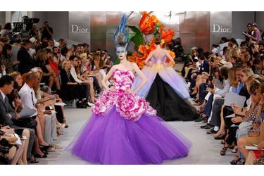 John Galliano a présenté la collection automne/hiver pour Dior lors d&#039;un défilé à Paris.