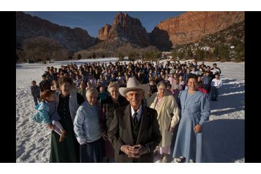 «Avec cette photo de famille mormone, on se trouve un peu en décalage par rapport à ce qu'on voit habituellement à Perpignan dans les registres de guerre, de misère et de souffrance. Dans ce décor de western, l'atmosphère est gaie, étonnante, surréaliste.» 