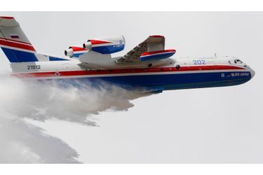 Le Beriev 202 effectue une démonstration au Bourget. Cet appareil russe est destiné à la lutte anti-incendies.