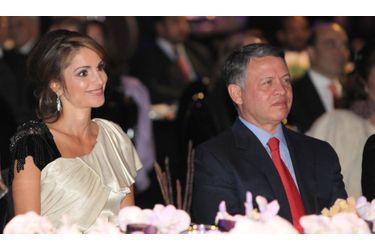 La Reine de Jordanie, la divine Rania, assiste en compagnie de son mari au gala donné par the Jordan River Foundation. 