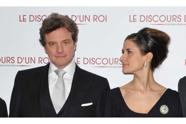 Hier soir avait lieu la première du Discours d’un roi, de Tom Hooper, avec Colin Firth, Geoffrey Rush, et Helena Bonham Carter, qui sortira le 2 Février 2011. L’acteur principal est venu accompagné de sa charmante épouse, Livia Giuggioli.