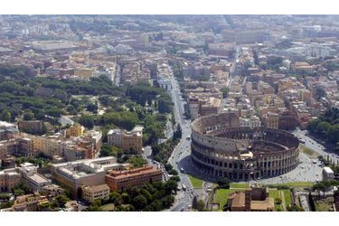 Rome est quatrième ex-æquo avec un taux de 74%. La capitale italienne se distingue par ses dîners (88%), la signalétique dans l’aéroport (93%) et ses musée (83%), mais elle n’obtient jamais la première place et trois fois la dernière (taxis, excursionniste, office de tourisme de la ville) 